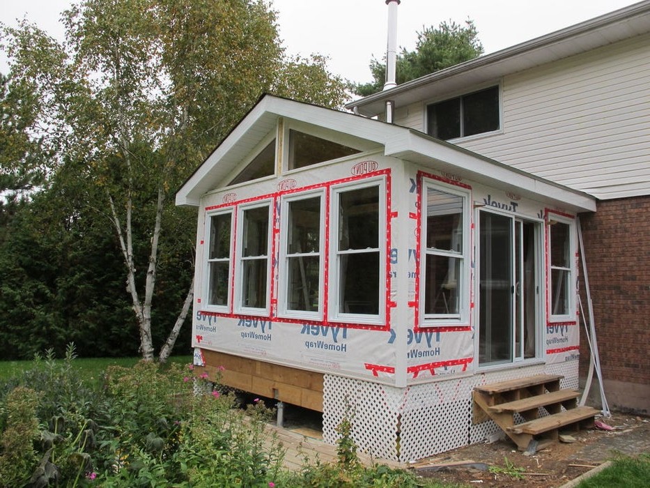 Закрытая солнечная веранда с дровяной печью - фото 28