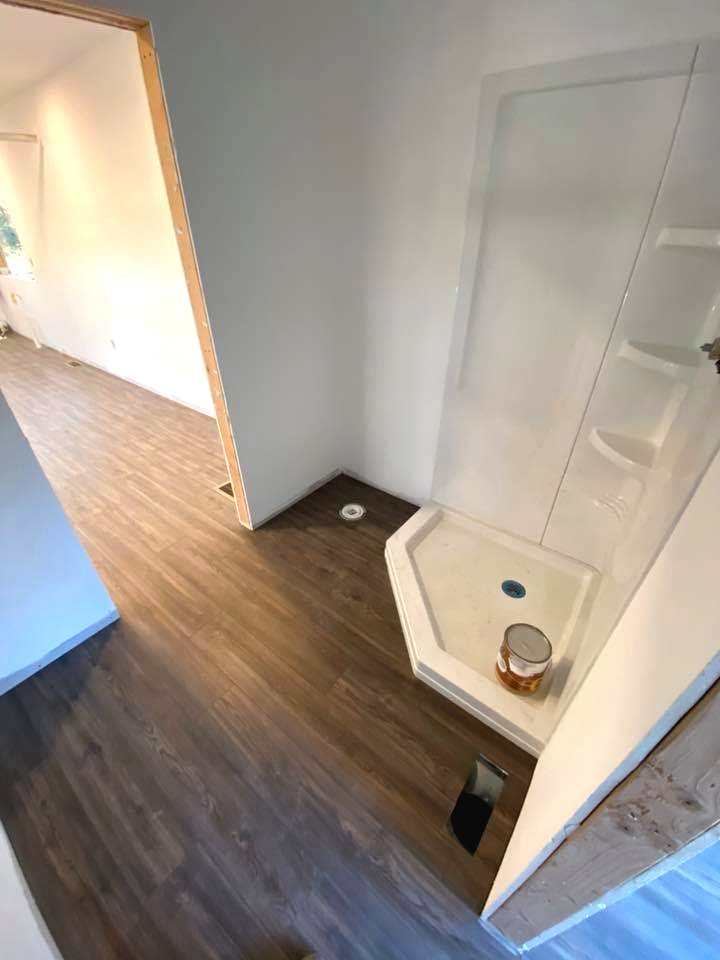 Интересный дом из морского контейнера - фото 20