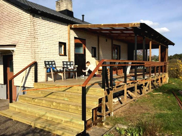 Закрытая веранда у дома - фото 12