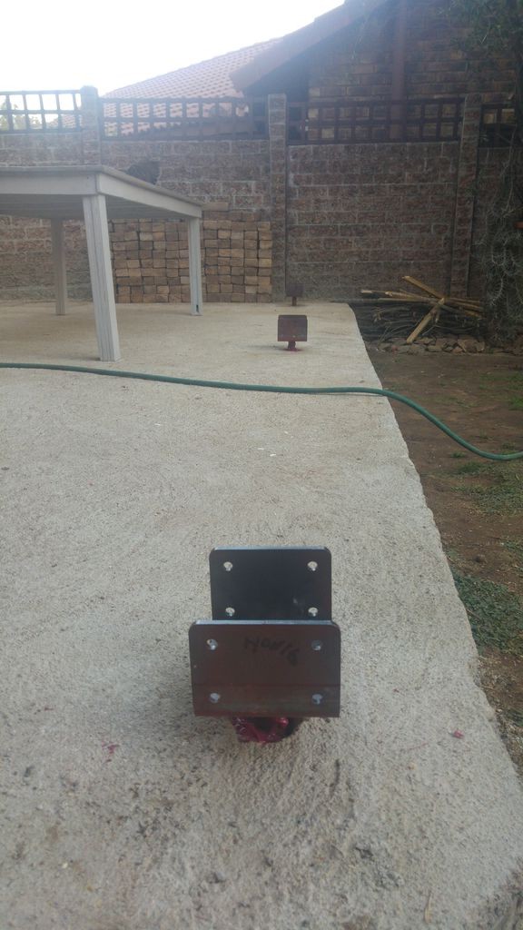 Интересная  летняя кухня под беседкой из перголы - фото 20