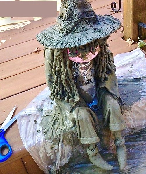 Оригинальная ведьма из бетона - фото 17