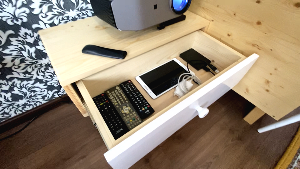 Тумбочка из вешалок своими руками - фото 3