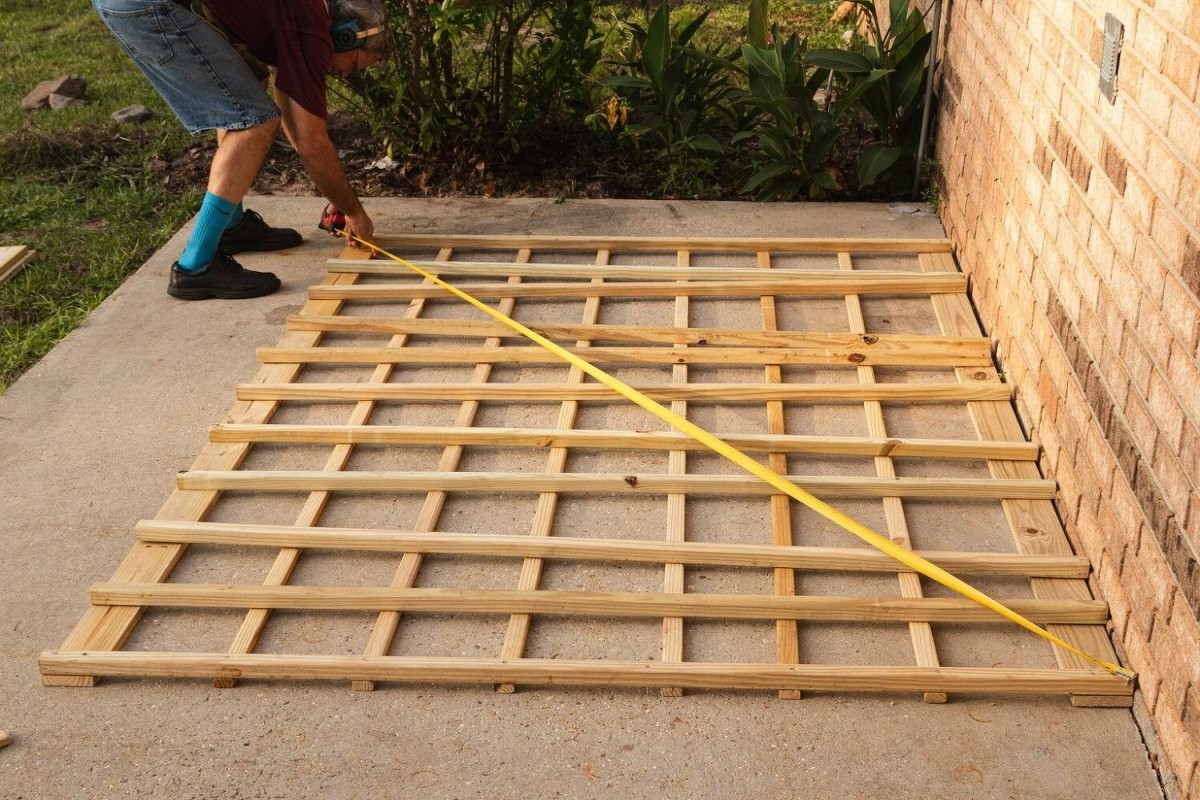 Оригинальный забор из шпалер - фото 5