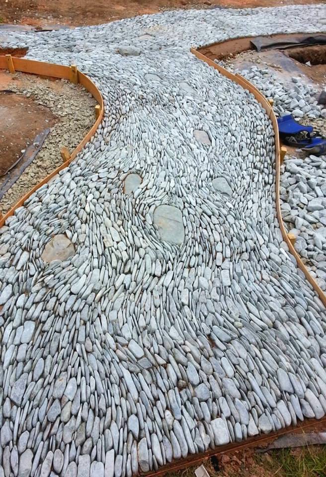 Садовая дорожка из речной гальки - фото 3