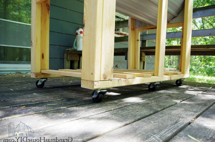 Небольшая грядка на колесиках - фото 4