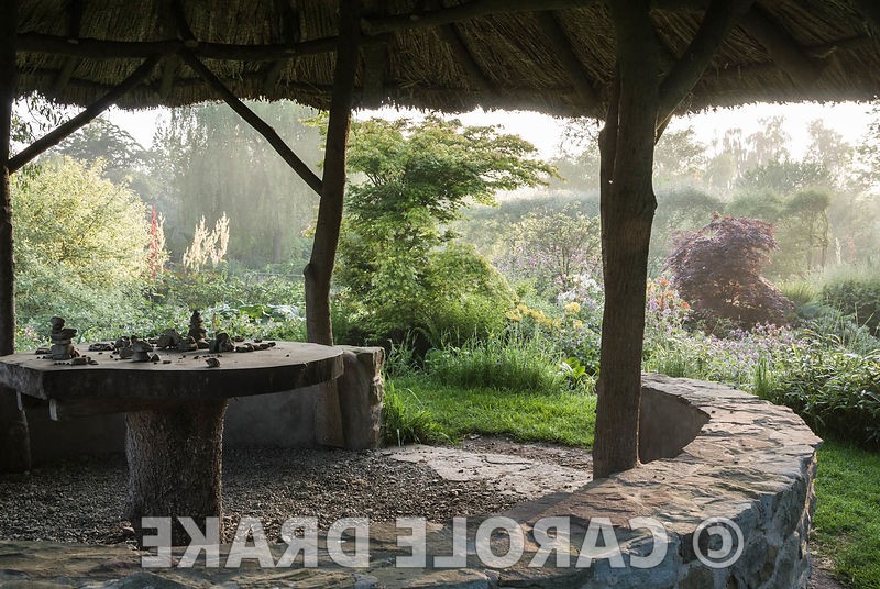 Сад в котором иглу из пустых бутылок вина - фото 17