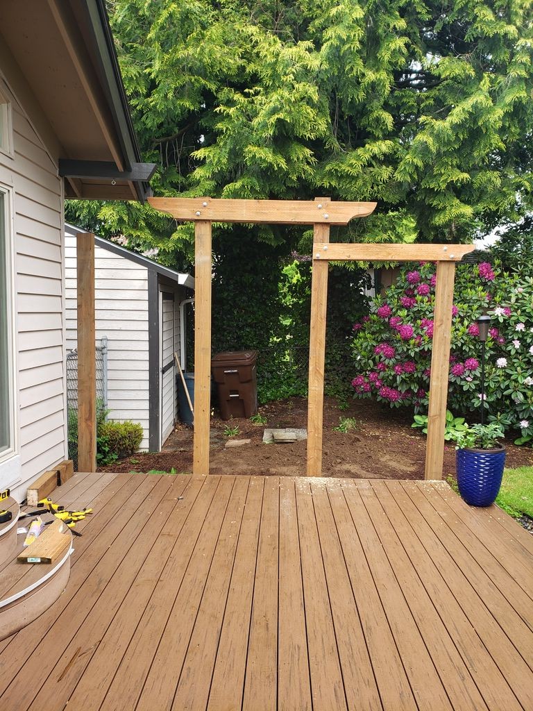 Арка из дерева с двойными качелями - фото 31