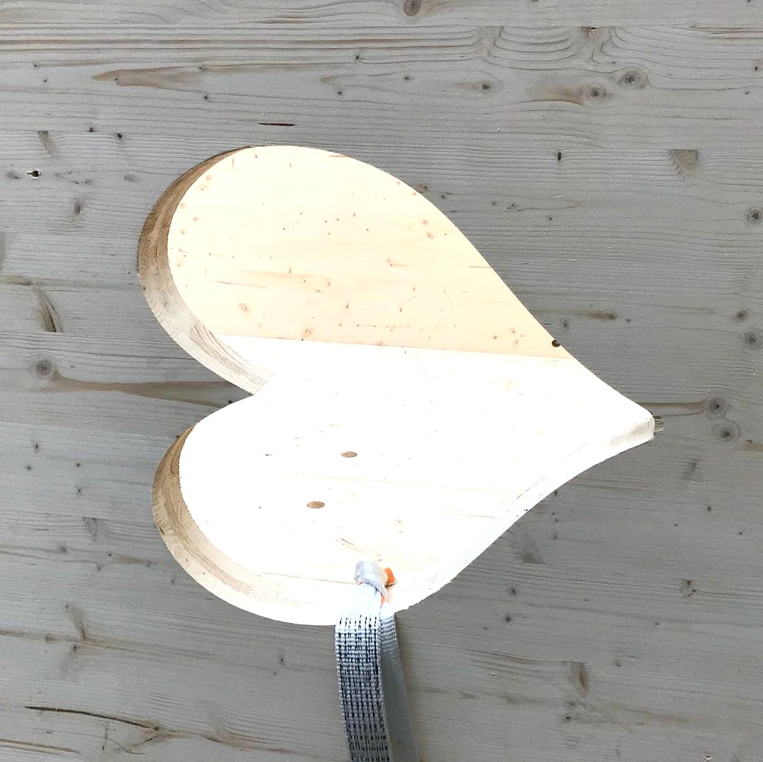 Необычный детский домик из дерева - фото 4