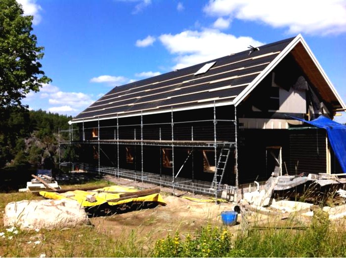 Необычный дом с видом на озеро - фото 16