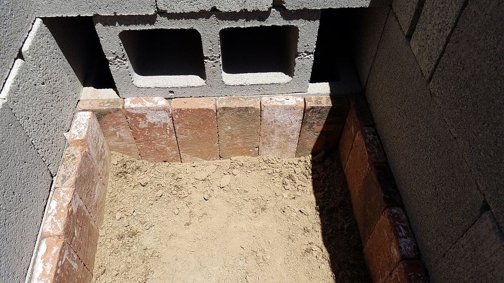 Оригинальная коптильня из шлакоблоков - фото 15