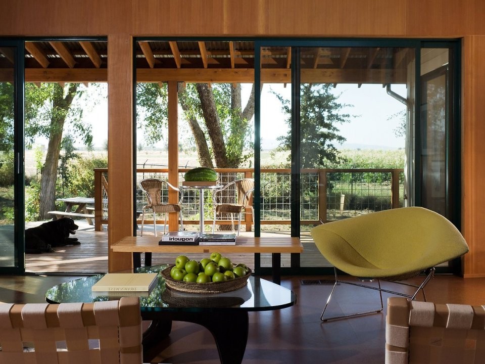 Необычный дом с башней - фото 7