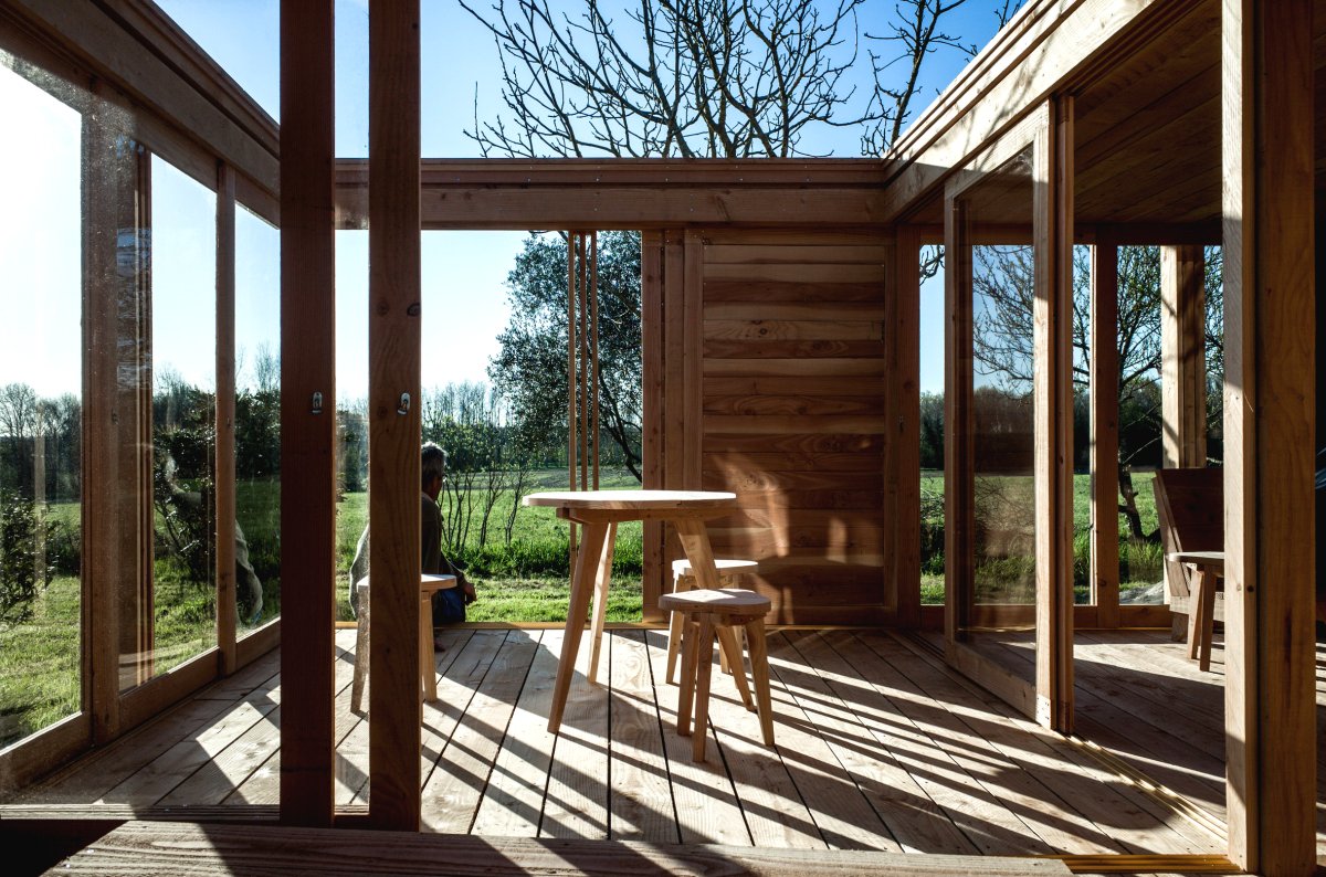 Маленький домик из дерева - фото 4