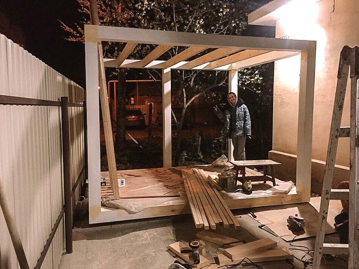 Интересная беседка из дерева - фото 3