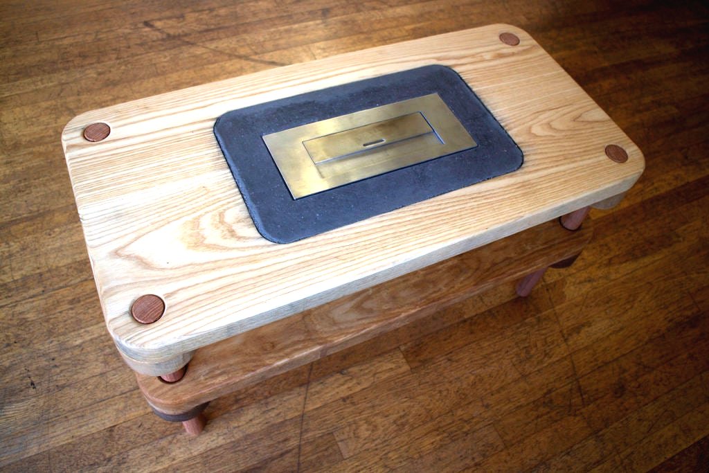 Столик с небольшим очагом в центре - фото 24