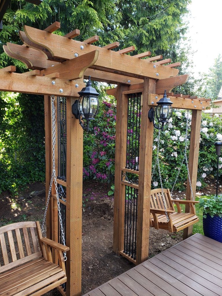Арка из дерева с двойными качелями - фото 56