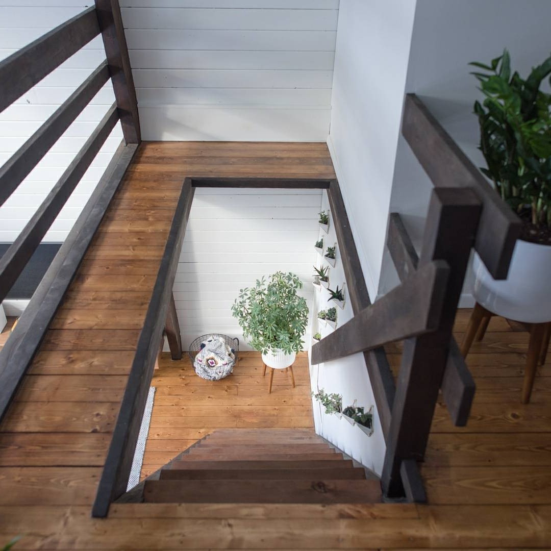 Двухэтажный дом с большими окнами - фото 11