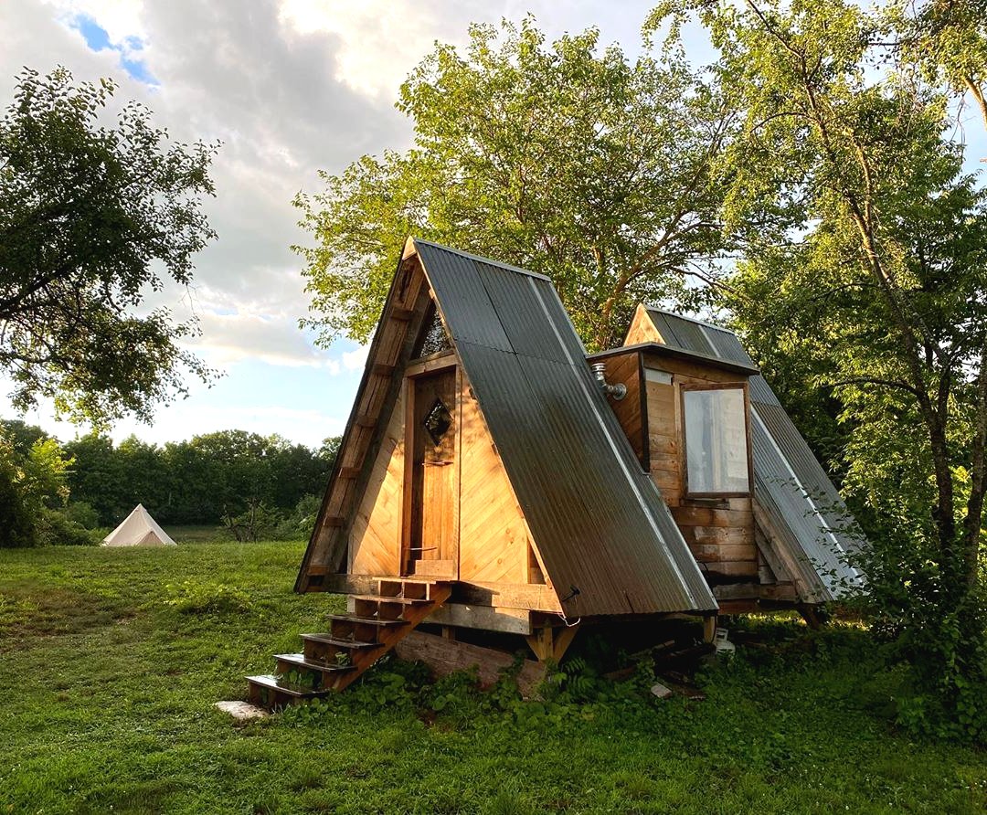 Удивительный мини домик из дерева - фото 7