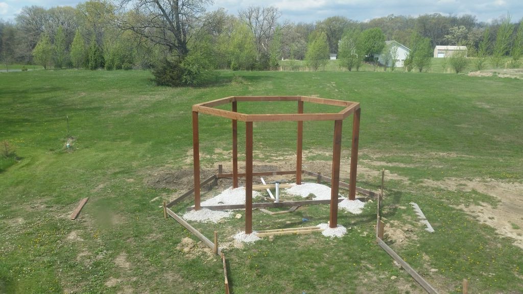 Шестиугольная беседка - фото 3