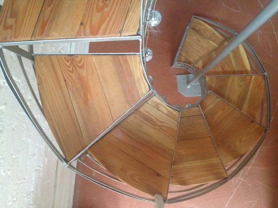 Дом из стеклянных бутылок - фото 5