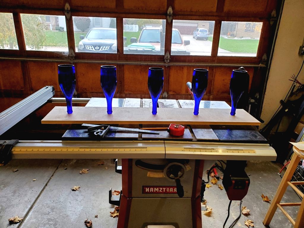 Лампа из винных бутылок - фото 7