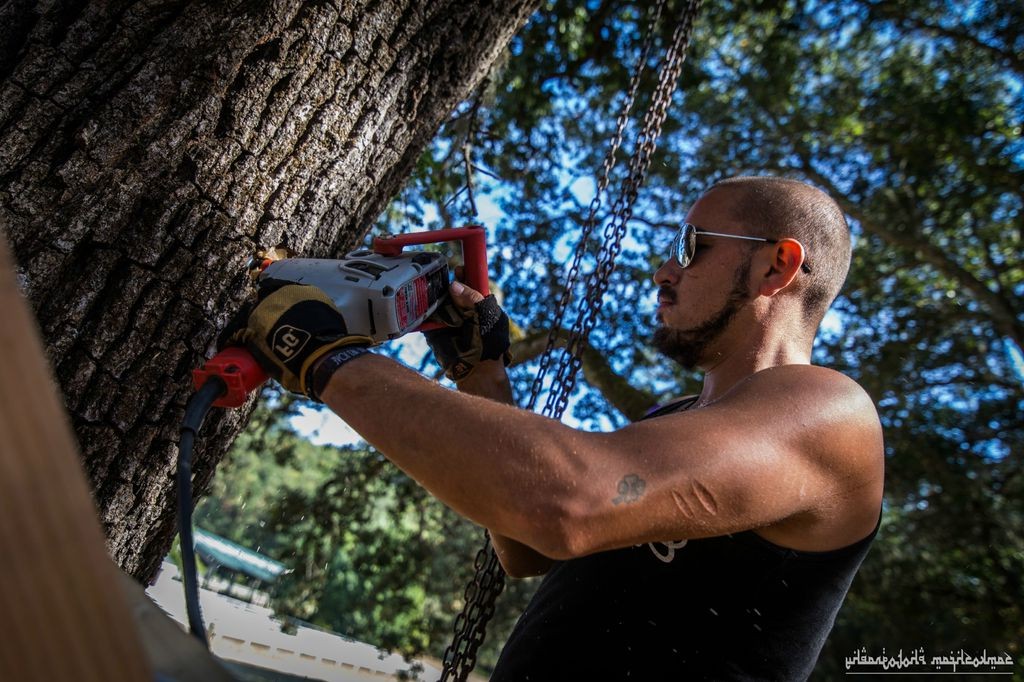 Крепление болтов к дереву для домика на нем - фото 9