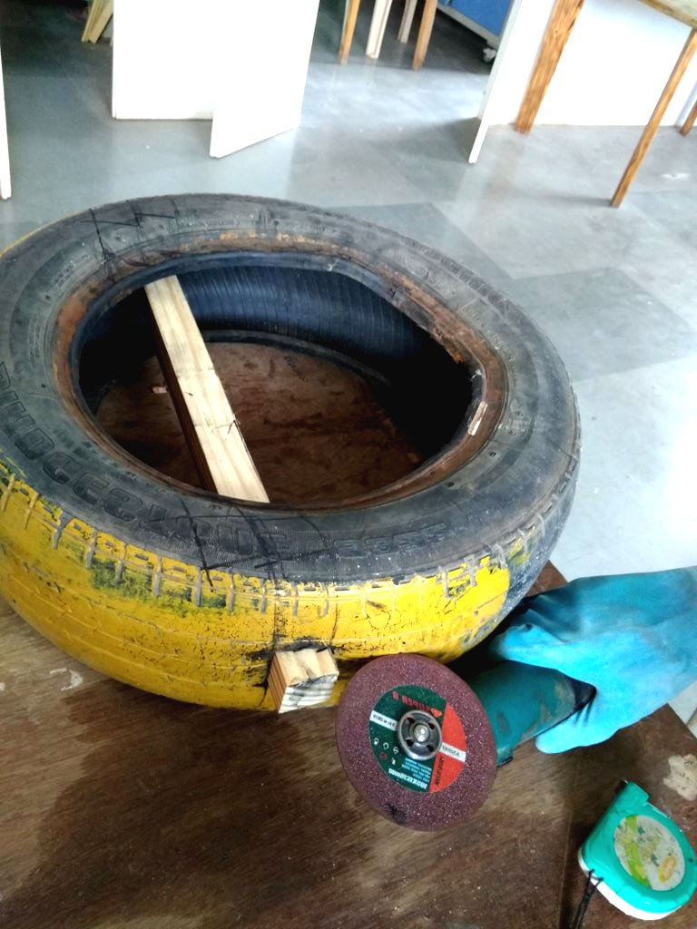 Скамья из автопокрышек - фото 3