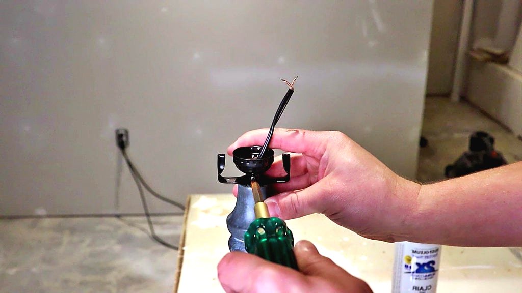 Настольная лампа из ножки стола - фото 20