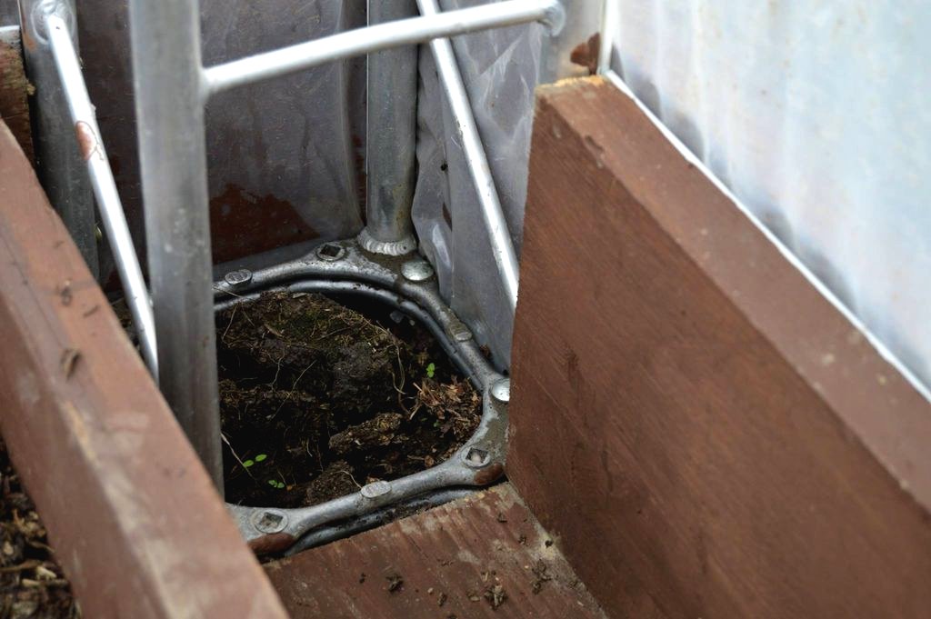 Оригинальный парник из алюминиевых стоек - фото 4