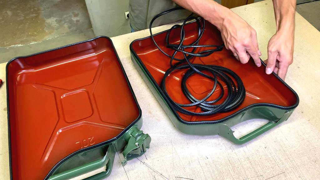 Чемодан из канистры своими руками - фото 7