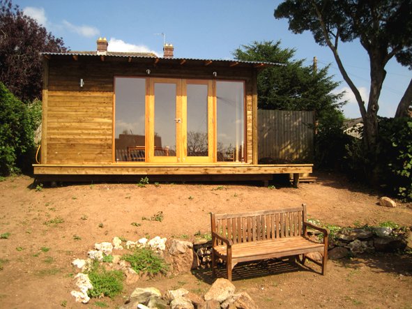 Необычный дом с изогнутой крышей - фото 11