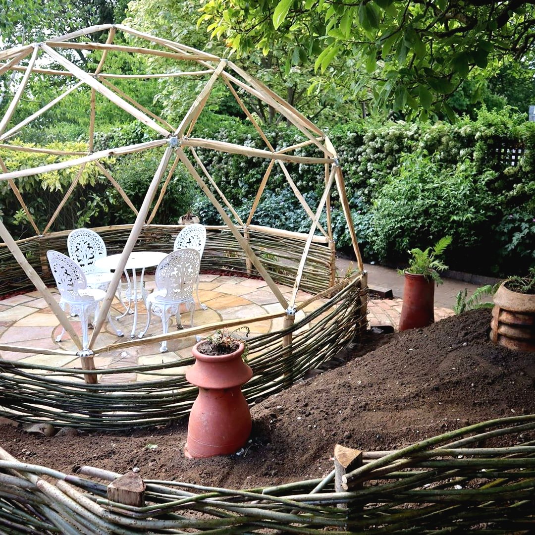 Необычное патио своими руками на даче - фото 17