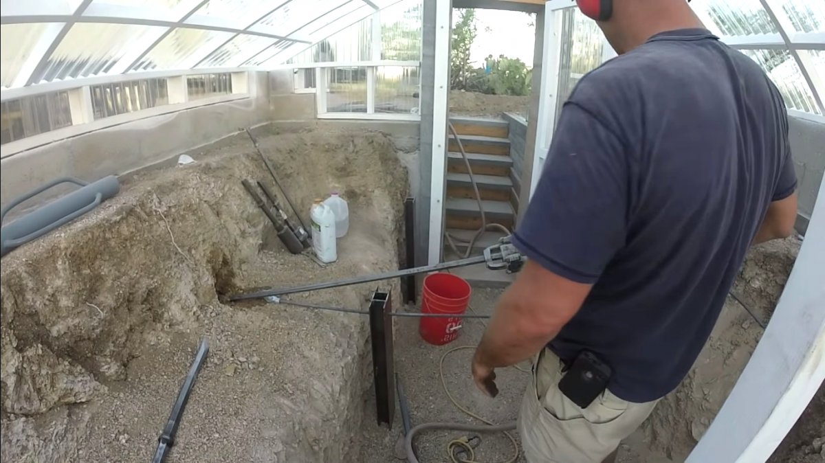 Подземная теплица из профилированного поликарбоната - фото 18