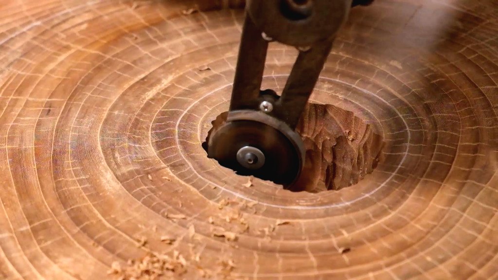 Стол из эпоксидной смолы и дерева своими руками - фото 3