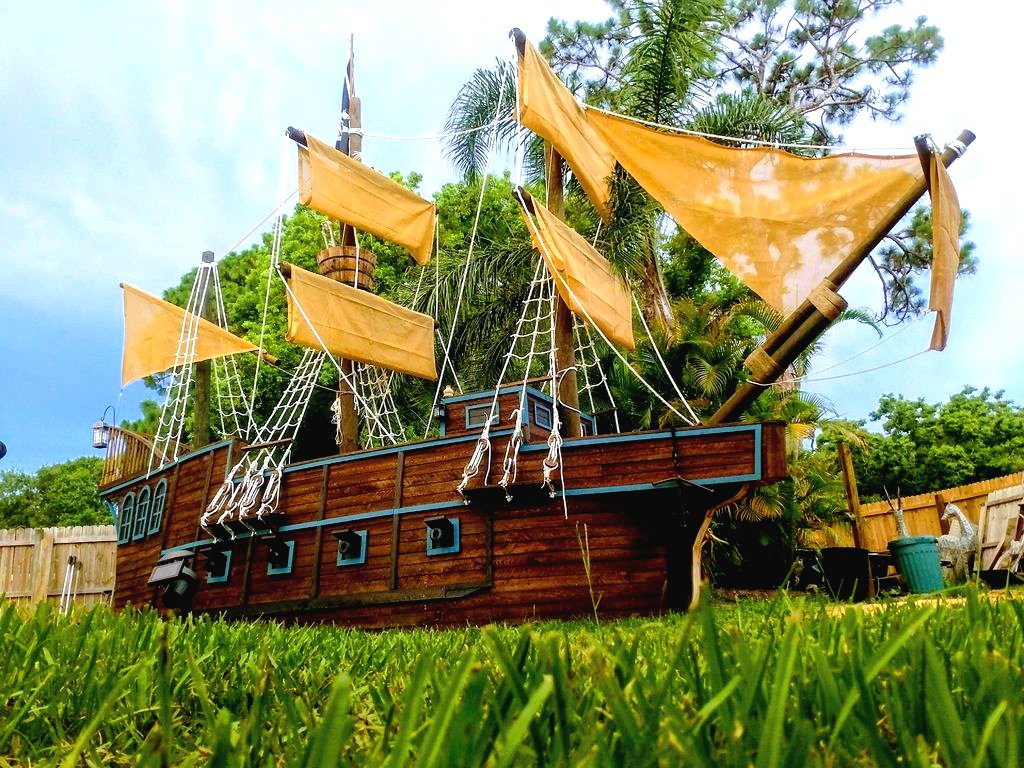 Оригинальный детский игровой домик - Пиратский корабль - фото