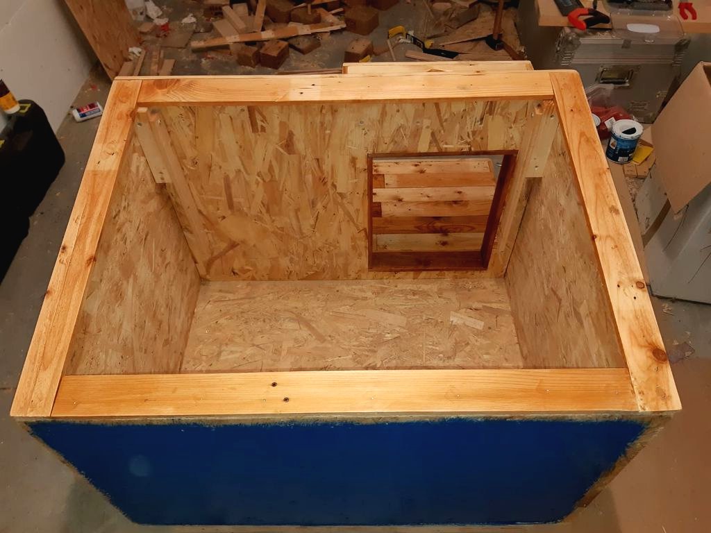 Будка из дерева - фото 18