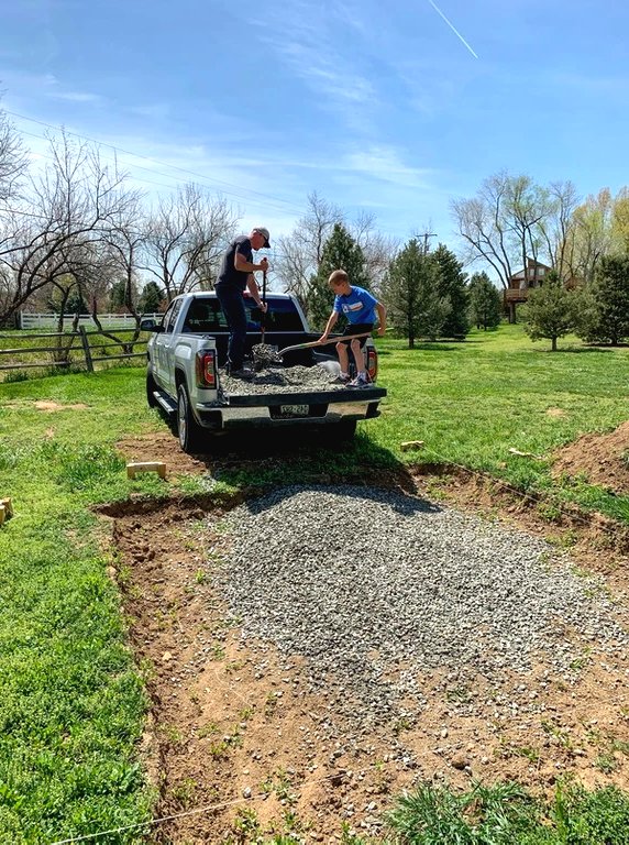 Оригинальная оранжерея из старых стекол - фото 2