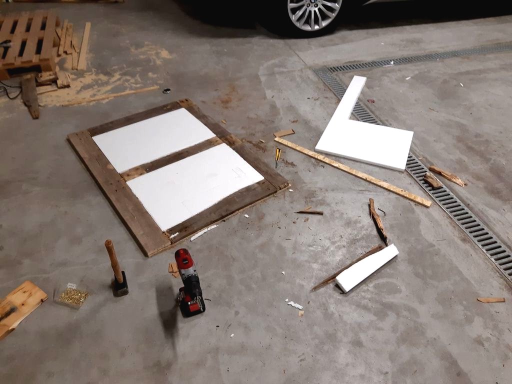 Будка из дерева - фото 9