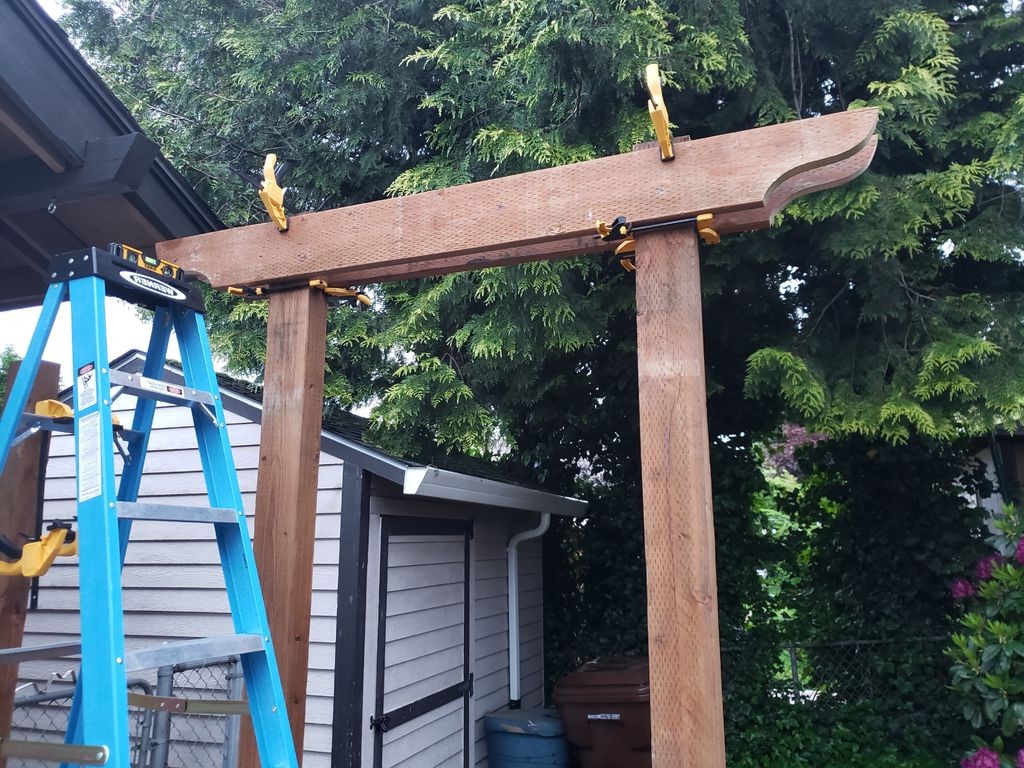 Арка из дерева с двойными качелями - фото 19