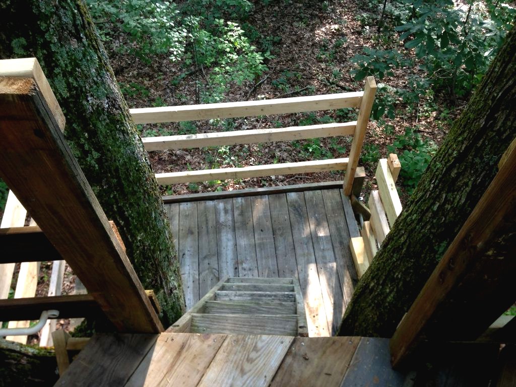 Многоуровневый домик на дереве для детей - фото 15