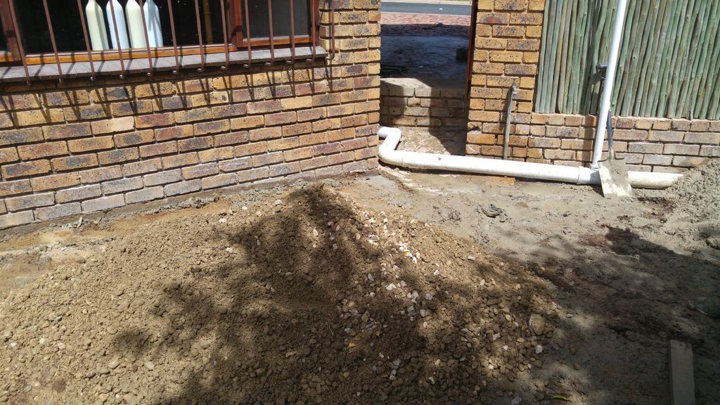 Интересная  летняя кухня под беседкой из перголы - фото 12