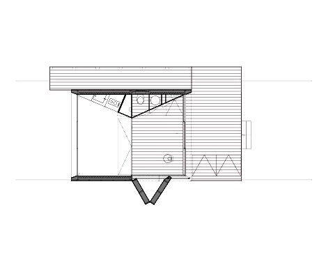 Деревянный дом на берегу реки или озера - фото 15