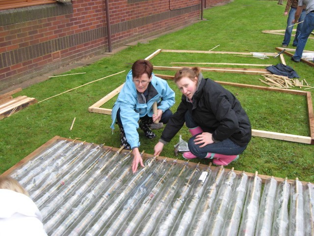 Необычная беседка из пластиковых бутылок - фото 16