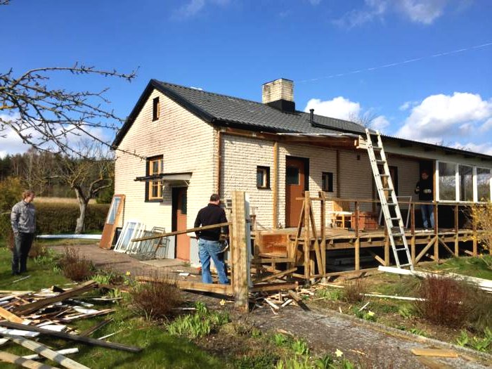 Закрытая веранда у дома - фото 5