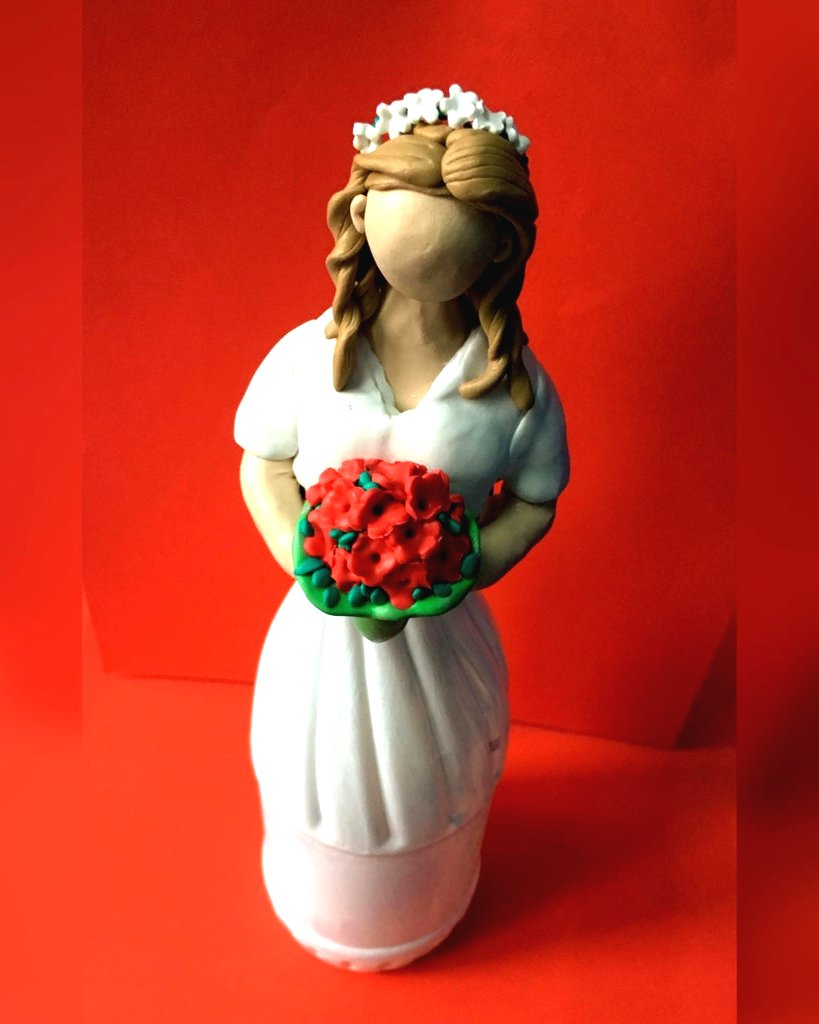 Как украсить бутылку на свадьбу фигуркой невесты - фото 7