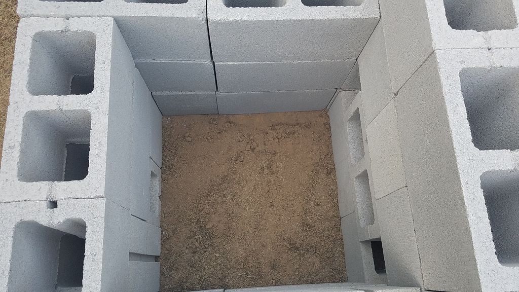 Оригинальная коптильня из шлакоблоков - фото 9