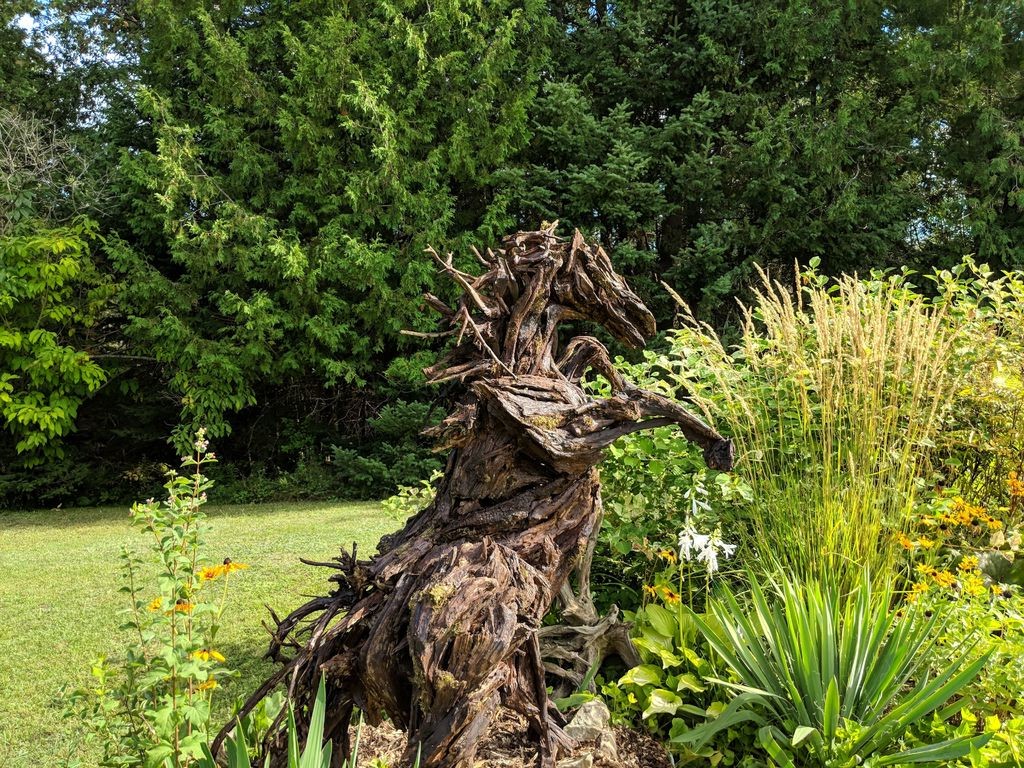 Скульптура лошади из коряг - фото 16