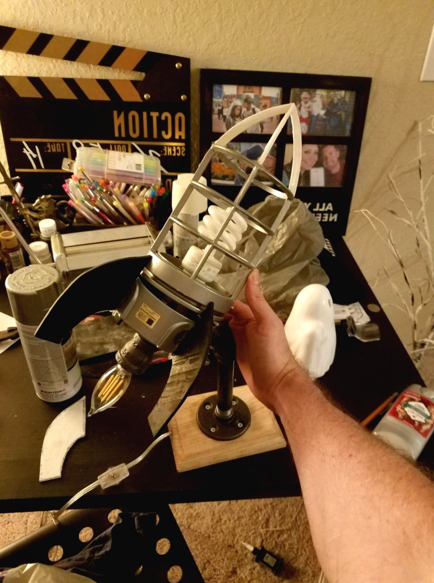 Необычная лампа в форме ракеты - фото 9