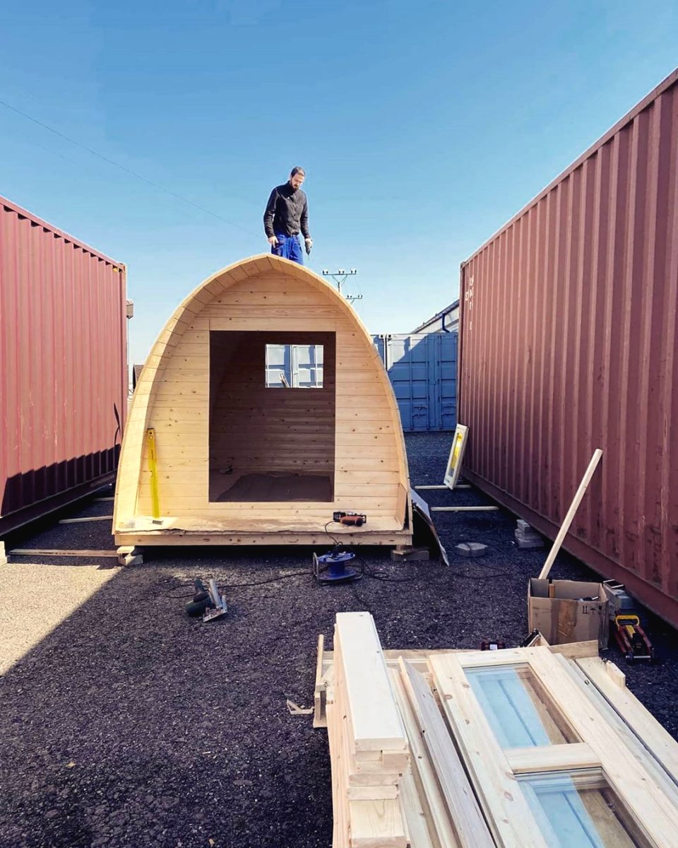 Оригинальный дачный домик из сосны - фото 7