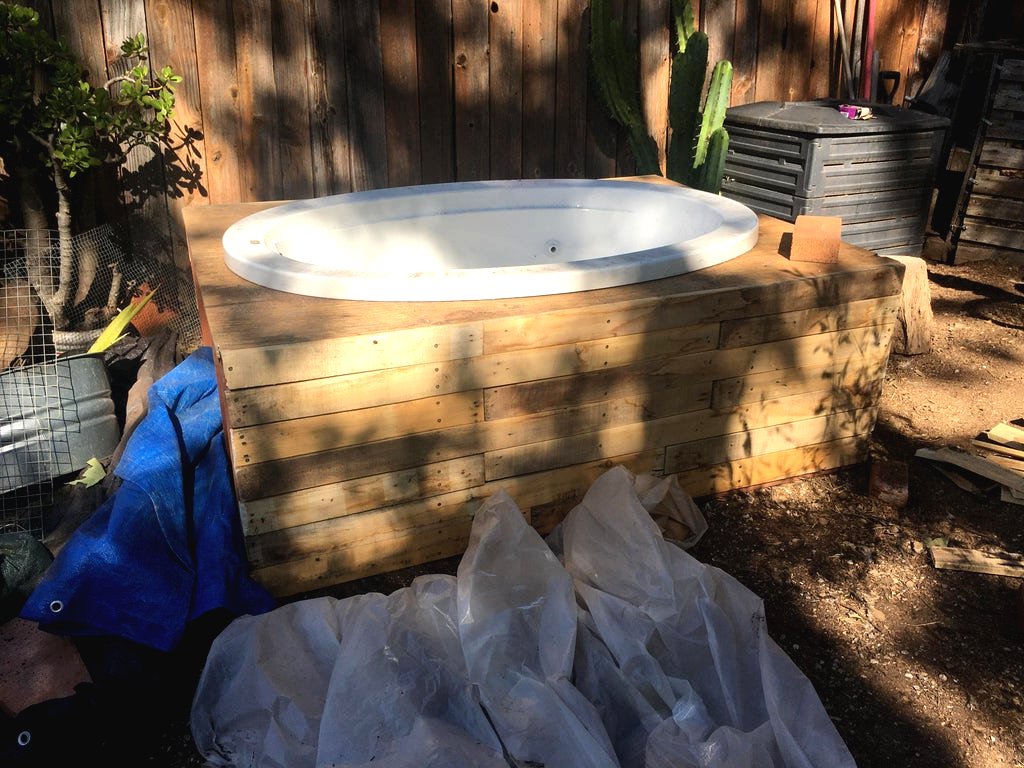 Что можно сделать со старой ванной на даче? - фото 3