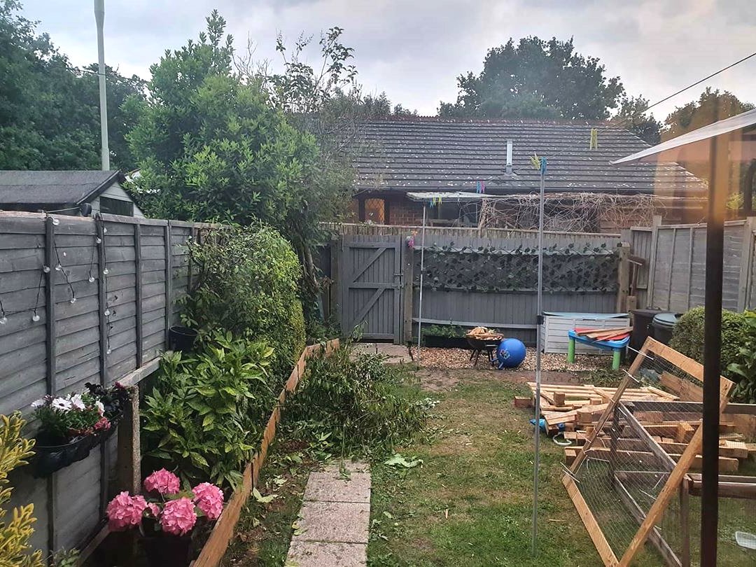 Интересное ландшафтное решение для участка перед домом - фото 2